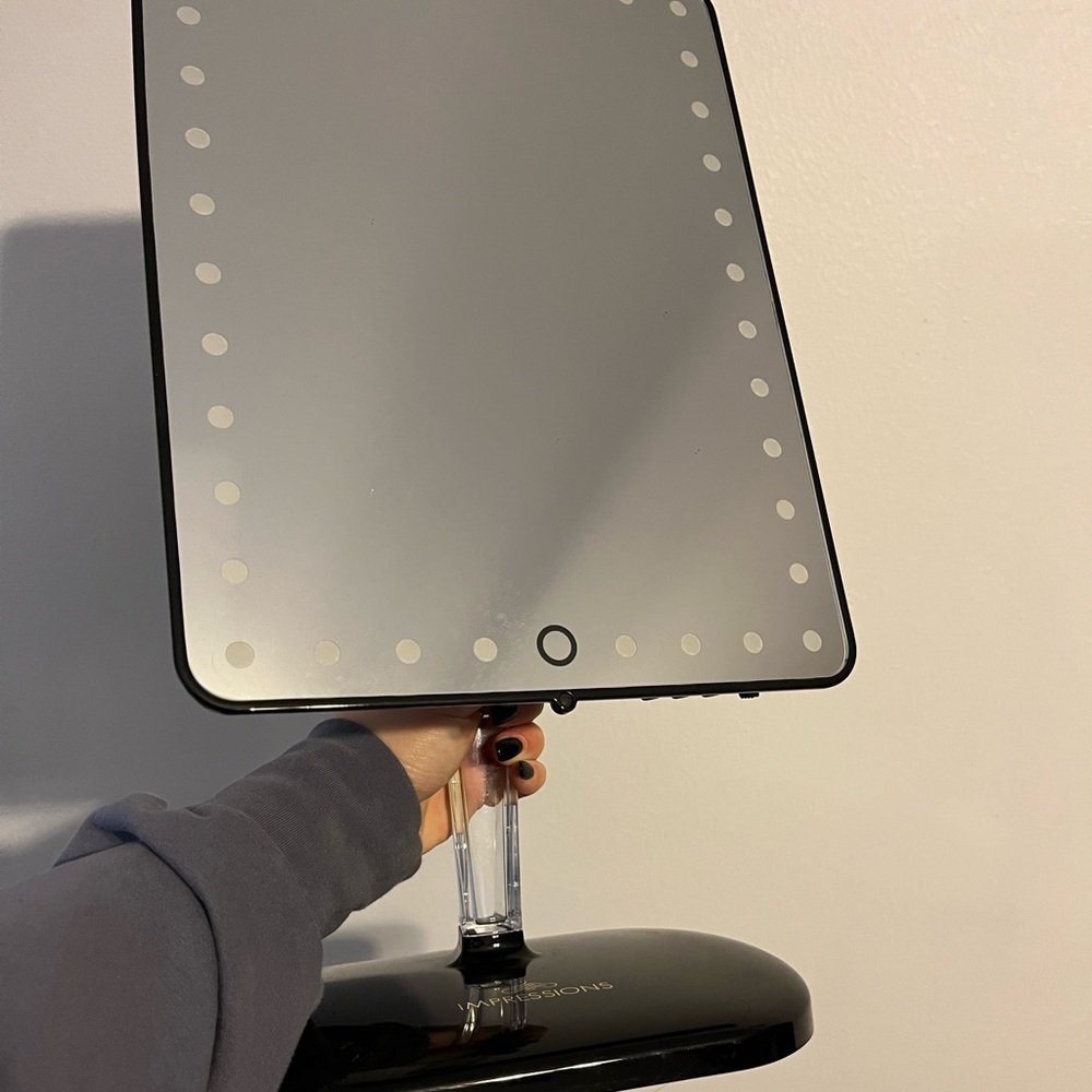Impressions mirror